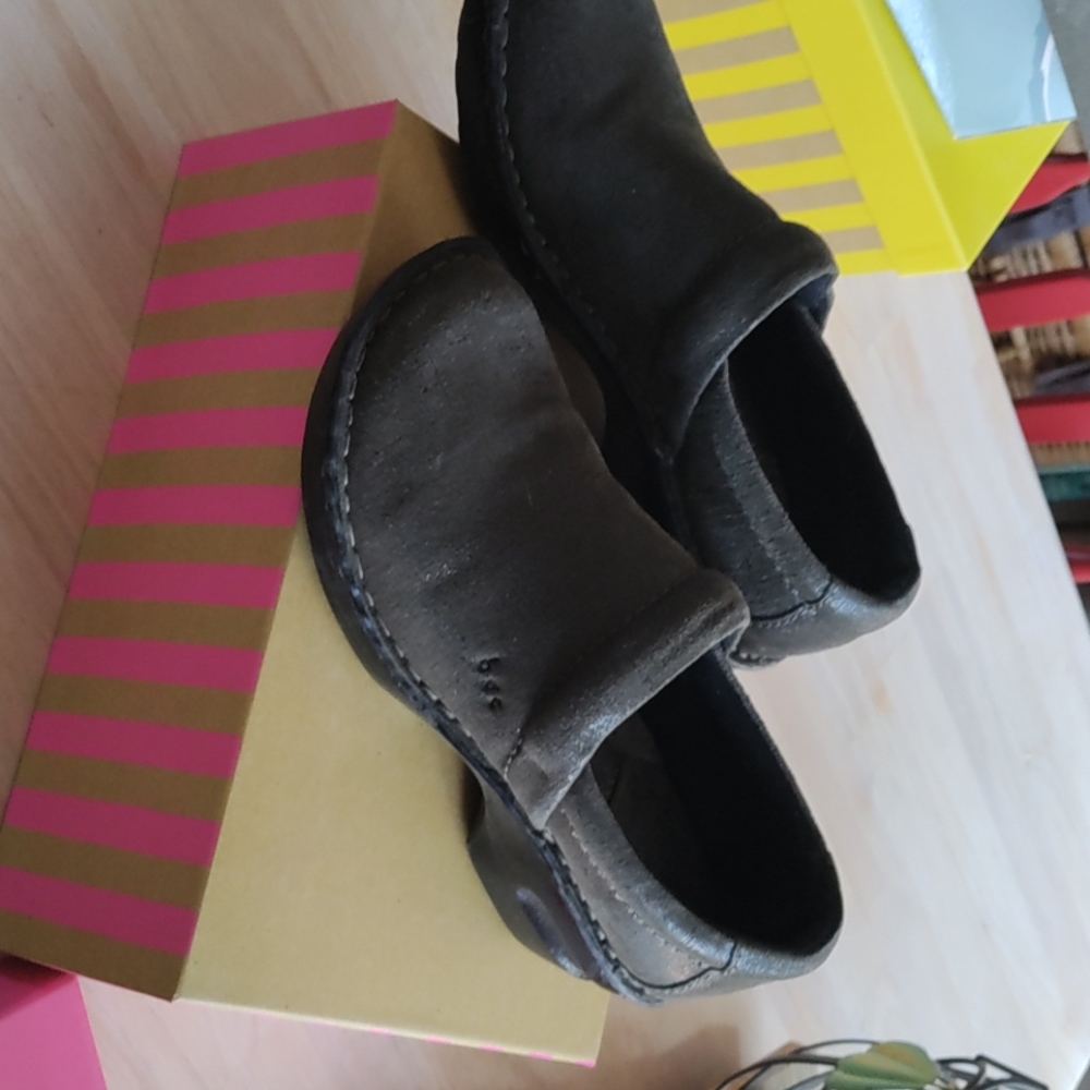 Shoes - Picture 2 of 2